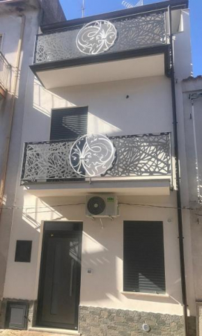 Nel borgo di Capri Leone